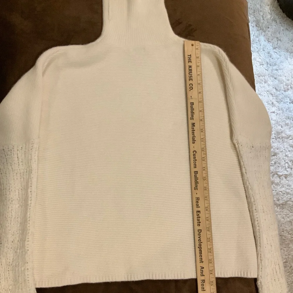 Sundance White L Turtleneck sweater Alpine Resortwear Coastal Minimalist Travel